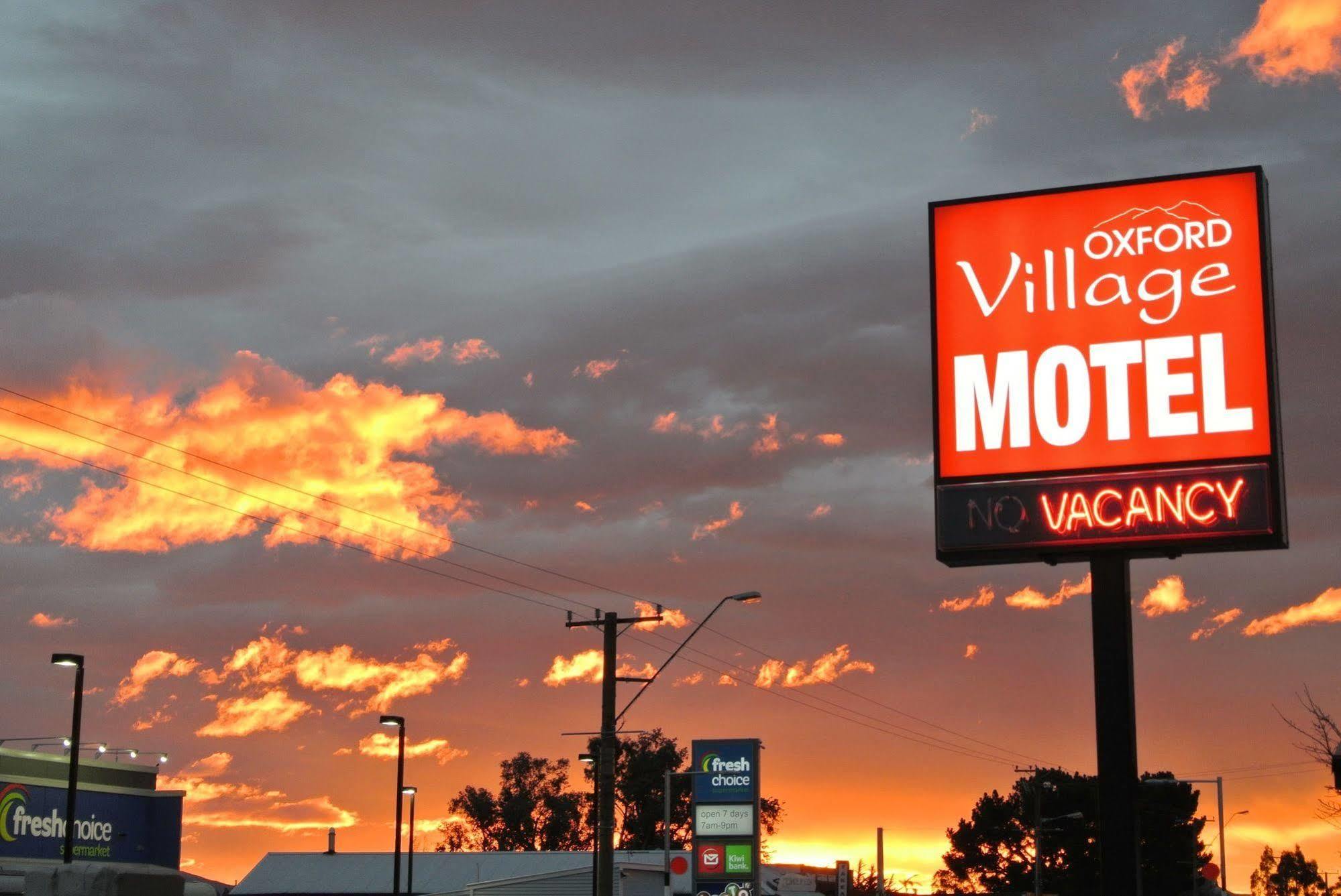 Oxford Village Motels ภายนอก รูปภาพ